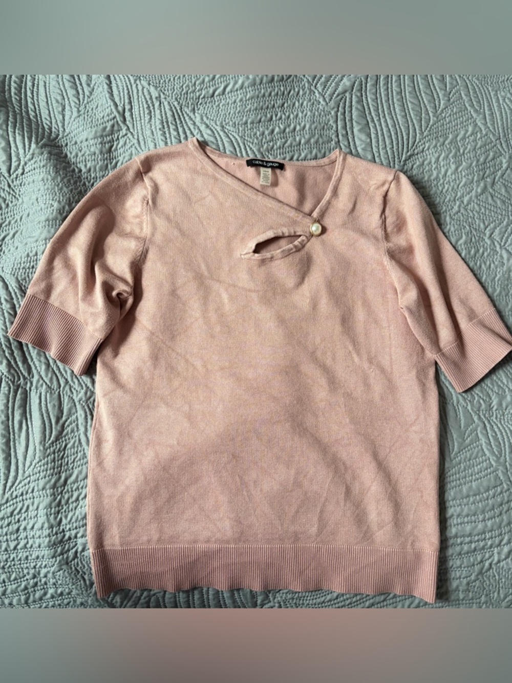 Pink short sleeve sweater with cutout